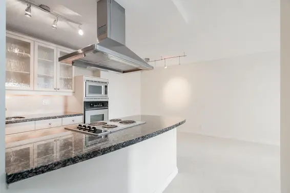 202 1341 Clyde Avenue, North Vancouver For Sale - image 10