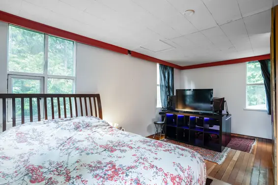 4395 Rice Lake Road, North Vancouver - Upper Level Bedroom  