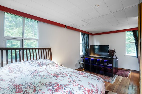4395 Rice Lake Road, North Vancouver - Upper Level Bedroom