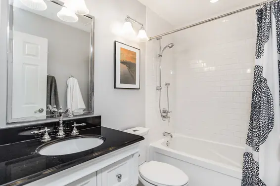 Bathroom - 3 229 East 8th Street, North Vancouver  