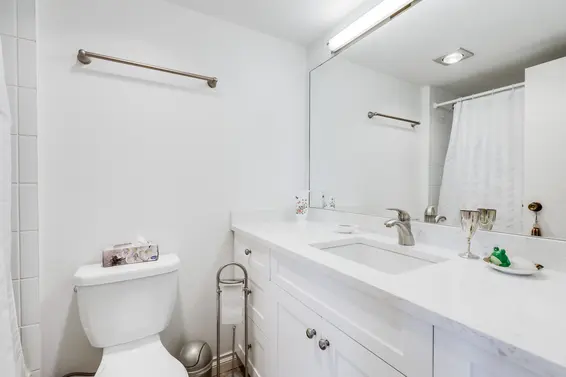Bathroom - 703-114 W Keith Road, North Vancouver  