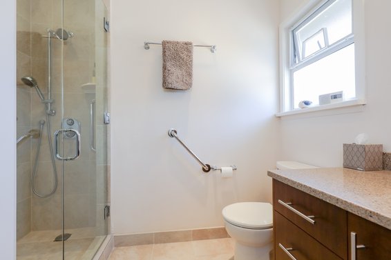 Master Ensuite - 935 Beaconsfield Road, North Vancouver