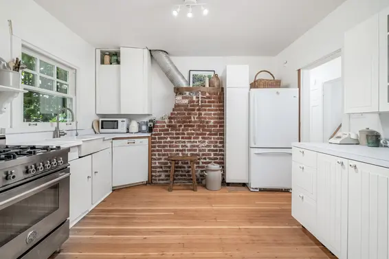 338 East 14th Street, North Vancouver For Sale - image 1