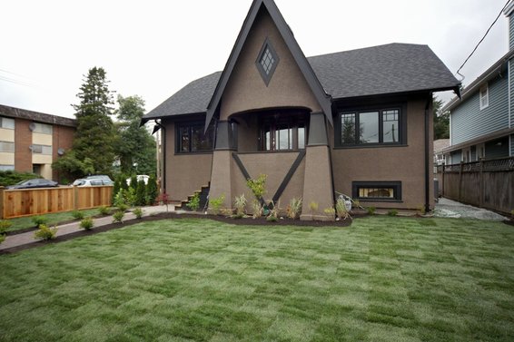 302 East 12th Street, North Vancouver