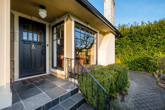338 West 25th Street, North Vancouver For Sale - image 2