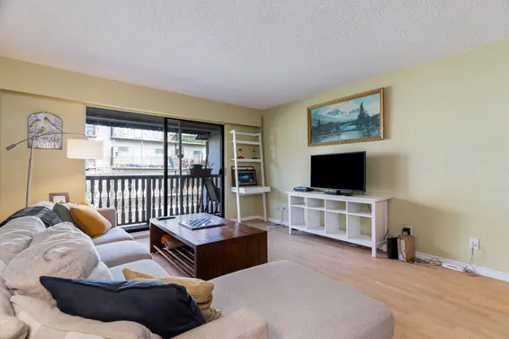 312 236 West 2nd Street, North Vancouver For Sale - image 1