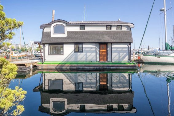 D17 415 W Esplanade, North Vancouver