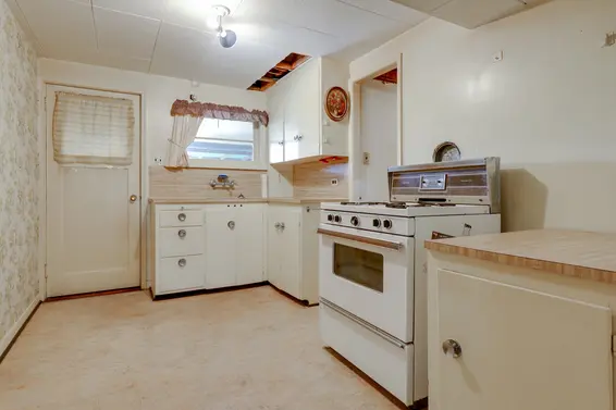 Kitchen - 459 East 16th Street, North Vancouver  