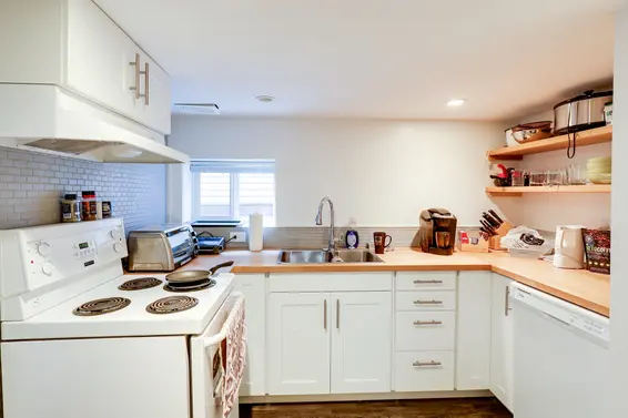 Suite Kitchen - 312 East 27th Street, North Vancouver  