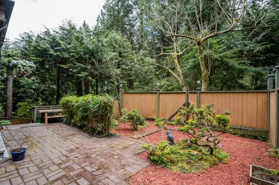 4395 Rice Lake Road, North Vancouver - yard  