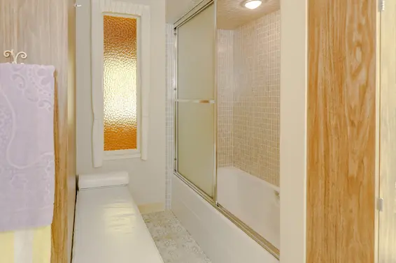 Bathroom - 866 East 10th Street, North Vancouver  