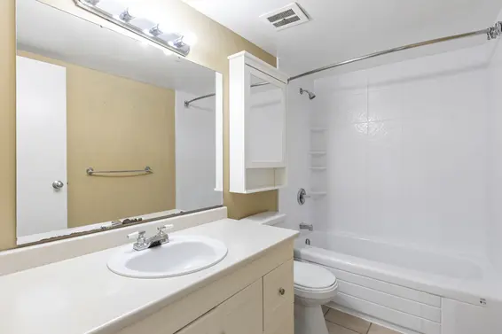 302 1515 Chesterfield Avenue, North Vancouver For Sale - image 14
