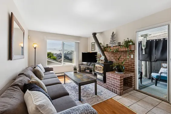 407 East 1st Street, North Vancouver For Sale - image 3