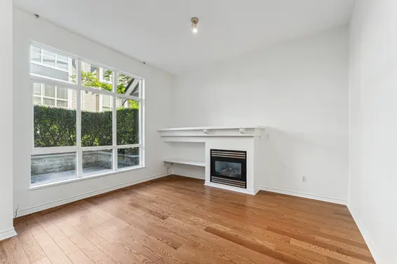 1 995 Lynn Valley Road, North Vancouver For Sale - image 2