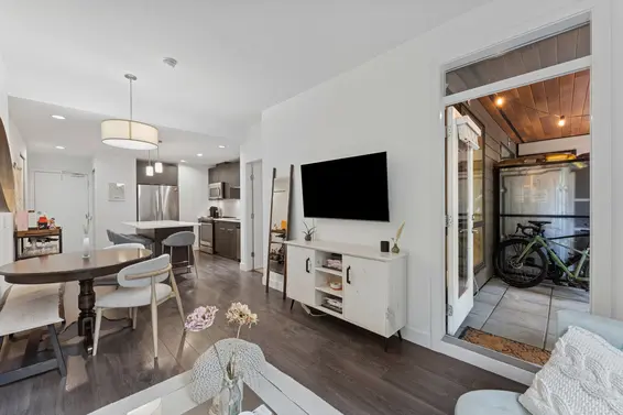 123 723 West 3rd Street, North Vancouver For Sale - image 1