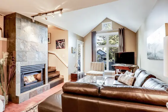 Living Room - 1562 Bowser Avenue, North Vancouver  