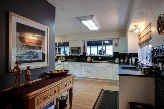 1072 Arborlynn Drive, North Vancouver For Sale - image 2