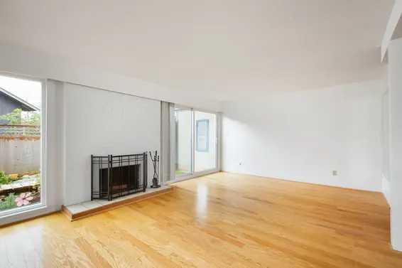 801-555 W 28th Street, North Vancouver - Living Room 2  