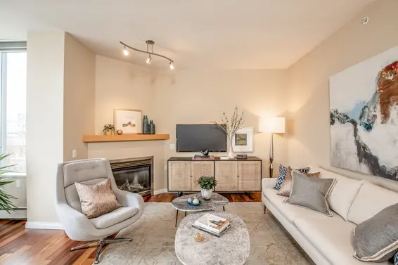 404 120 West 16th Street, North Vancouver For Sale - image 2