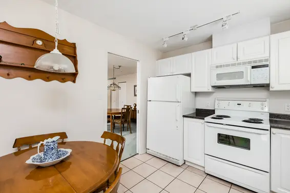 Kitchen 4 - 401 2059 Chesterfield Avenue, North Vancouver  