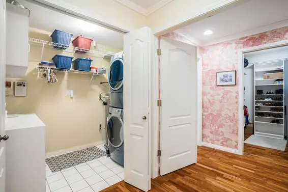 304-1500 Ostler Court, North Vancouver -  laundry room  