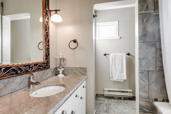 Master Ensuite - 1562 Bowser Avenue, North Vancouver  