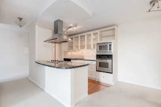 202 1341 Clyde Avenue, North Vancouver For Sale - image 2