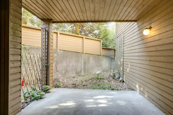 Lower Level patio - 111-1910 Chesterfield Avenue, North Vancouver  