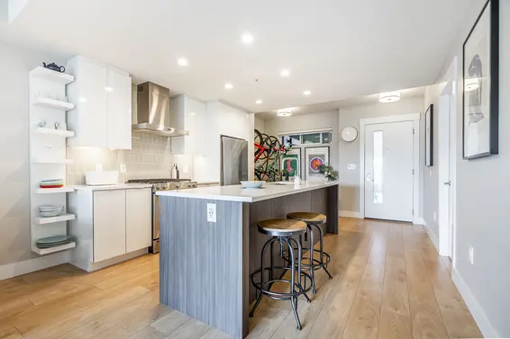 211 1496 Charlotte Road, North Vancouver For Sale - image 5