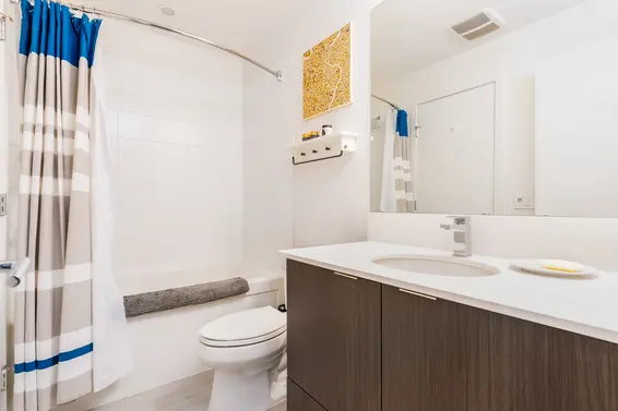 Bathroom - 421 723 3rd Street West  
