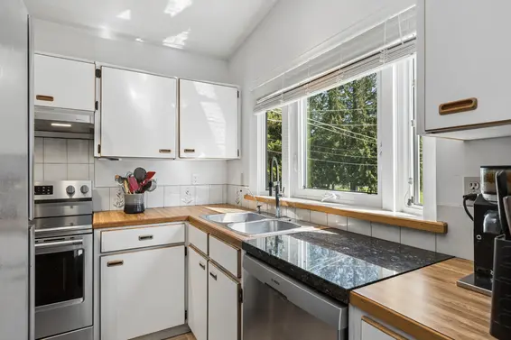 1678 Depmsey Road, North Vancouver For Sale - image 14