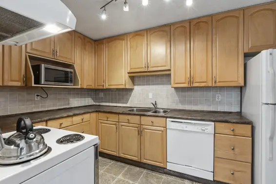 203 1412 Esquimalt Avenue, West Vancouver For Sale - image 9