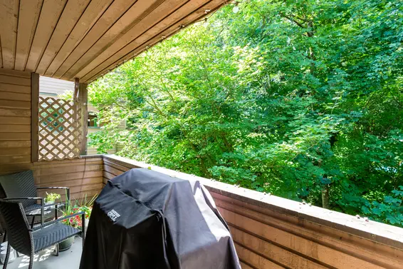 Main floor deck - 3309 Mountain Highway, North Vancouver  