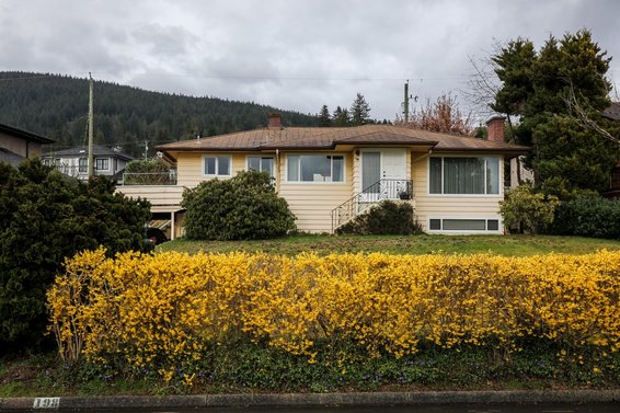 198 Carisbrooke Crescent, North Vancouver