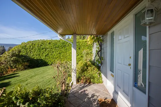 368 Newdale Court, North Vancouver For Sale - image 2