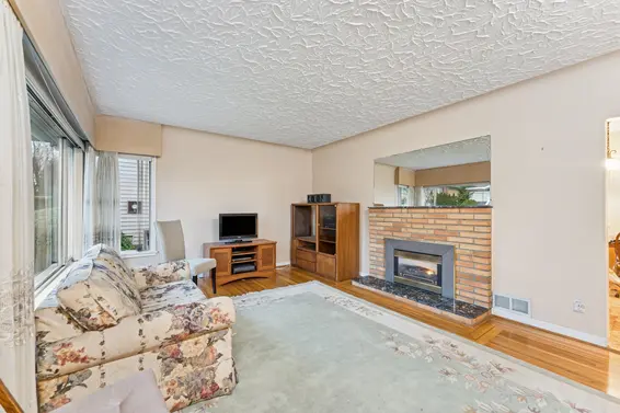 419 East 17th Street, North Vancouver For Sale - image 3