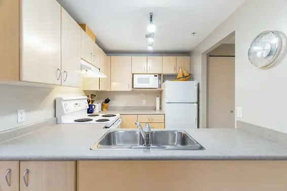 1404 121 West 15th Street, North Vancouver For Sale - image 2