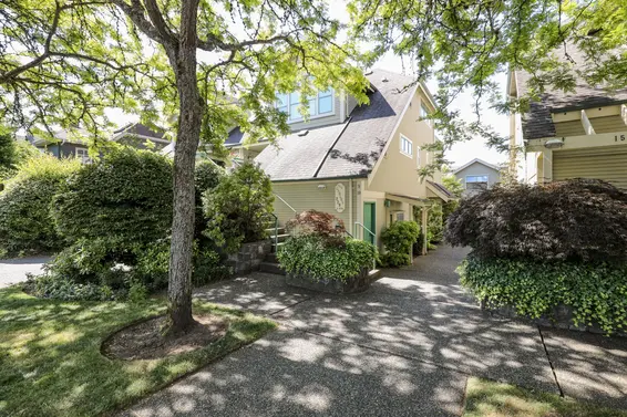 3 229 East 8th Street, North Vancouver