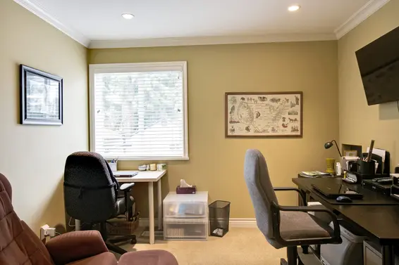 Den - 2400 Weymouth Place, North Vancouver  