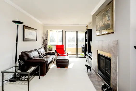 Living Room - 304-1155 Ross Road  