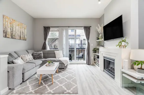 752 Orwell, Living Room  