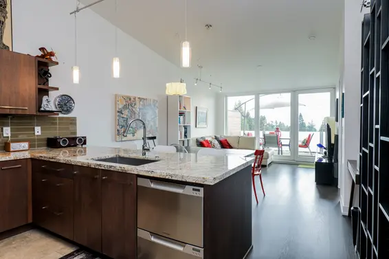 Kitchen | 402 - 650 Evergreen Place  