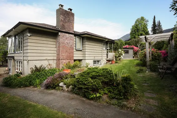 125 Carisbrooke Crescent, North Vancouver For Sale - image 25