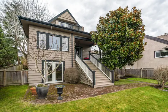 424 East Keith Road, North Vancouver For Sale - image 2