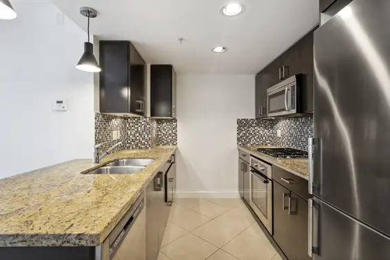 403 133 East Esplanade, North Vancouver For Sale - image 10