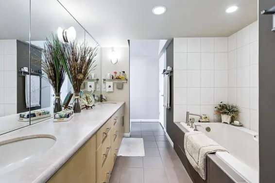 303 3750 Edgemont Boulevard, North Vancouver For Sale - image 18