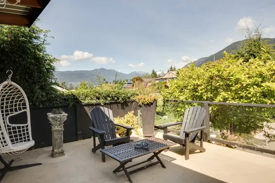 125 Carisbrooke Crescent, North Vancouver For Sale - image 39
