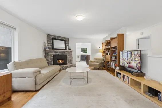331 East 24th Street, North Vancouver For Sale - image 5