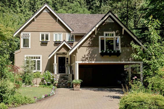 2420 Carmaria Court, North Vancouver