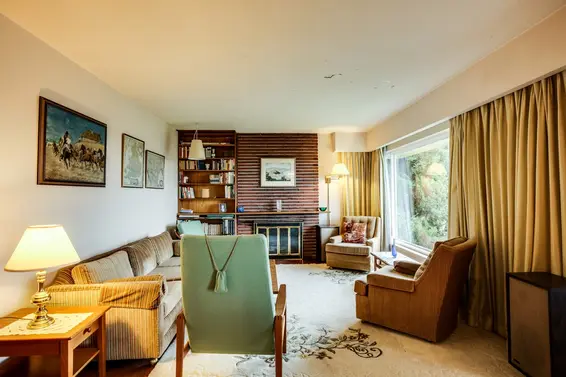 198 Carisbrooke Crescent, North Vancouver For Sale - image 3